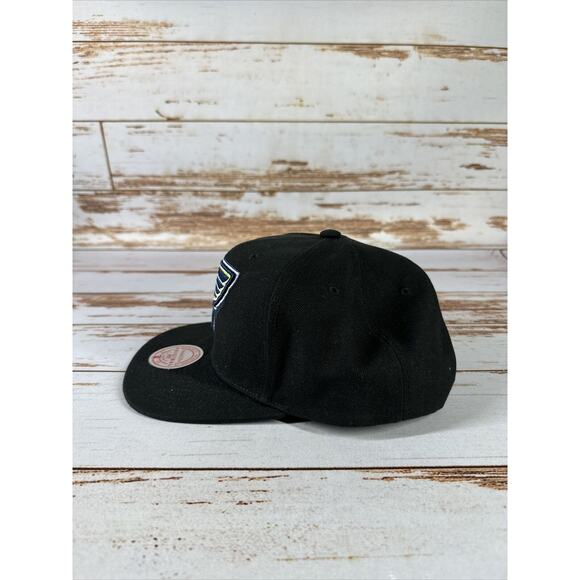 Mitchell & Ness NHL St. Louis Blues Team Logo Navy Retro Snapback Cap Hat - Picture 4 of 5
